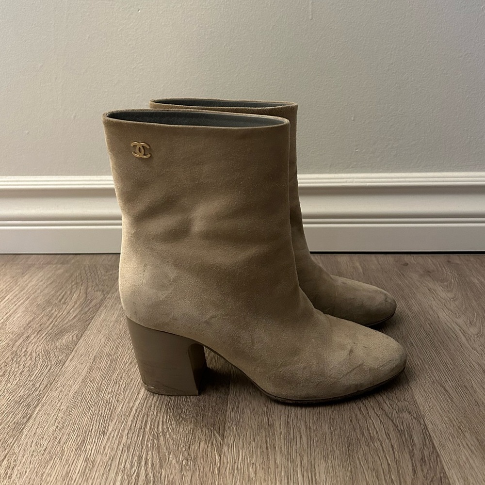 Chanel tan suede heeled booties size 38/7